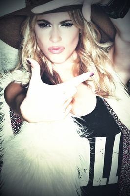 ♥Tini me dio RT el 23/02/14 a las 21:16hs♥