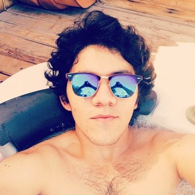 медик , Если я поймаю тебя !_ #Leo ex-football player , an orthopedics surgeon #ahly#realmadrid fan https://t.co/gN8TxDjOKq snapchat : hadymohamad