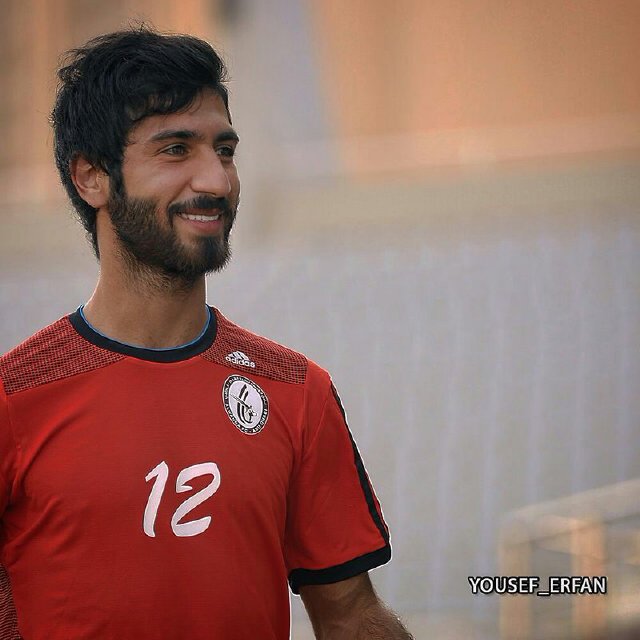 Football player in al wahda club : my instagram khalid_jalal12