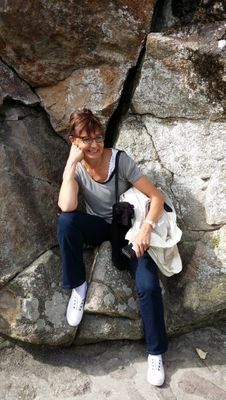 Doula par passion: accompagner la maternité mais pas seulement.  Mon credo la transmission de femme à femme, le respect, la découverte de l'autre des autres.