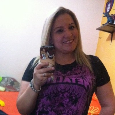 Madre 100%, Romántica hasta el alma, Bailarina de ♥, Salsera por afición, Rockera por amor, Barcelonista desde el útero =)