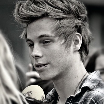 luke stop we're in public