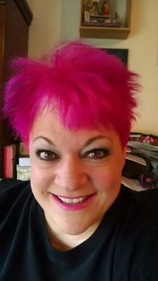 Just an artist that loves her kids, her pugs, and hockey!!