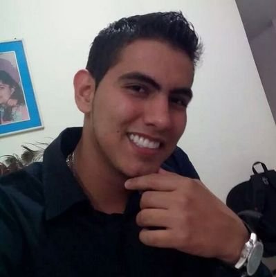 Camiloccg7's profile picture. Estudiante de Mercadeo , bilingüe, emprendedor y apasionado de la lectura de libros de negocios y liderazgo !!!