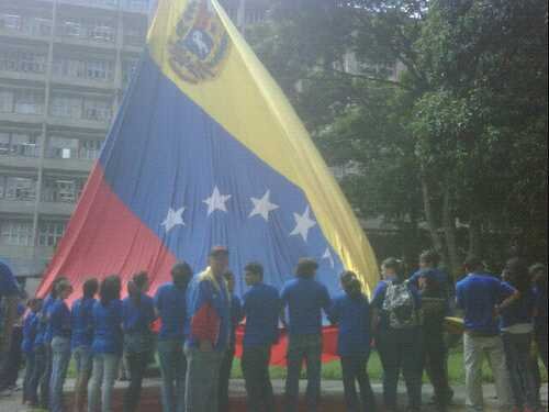 Culpable de pensar que existe una Venezuela mejor y la ando buscando! Asumo el reto diario de transformar la sociedad para el bien común. =@BoticaDeTemas