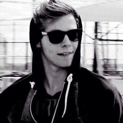 follow @xoclifford and fave https://t.co/pttweajqHC