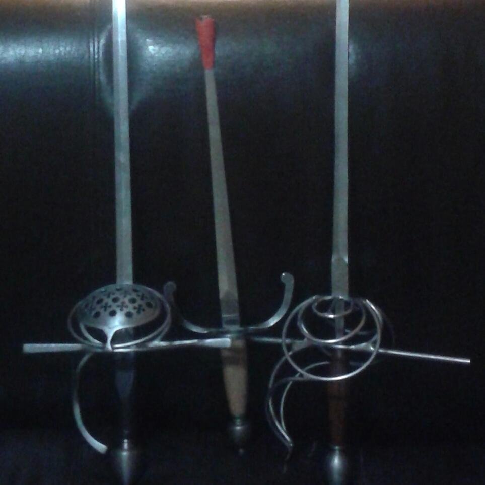 10000lunges's profile picture. Bit of a floundering historical fencer She, her, hers pronouns.