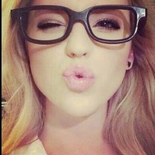 follow my new twitter @thalia_nadim