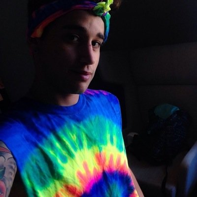 follow @lukestashh, please and thank you