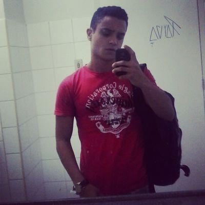 Não ligo que me olhem da cabeça aos pés porque nunca farão minha cabeça e nunca chegarão aos meus pés
