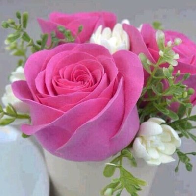 “سَأصمُتْ و آبقى مع نَفسِي حتى ﻵ آزعجُ آحدً منَ يسأإل عنيَ بإآستمرارَ هوَ ، من يستحقَ مگآنة خآصهَ فَ قلبي ♡