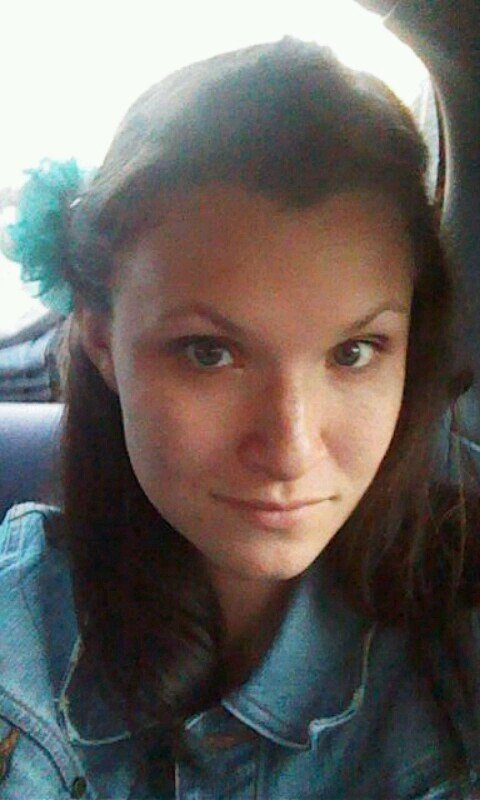 Im Rebekah. Im 26. Christ follower. I love God, family friends & goin to church. Work in the Health field, love helpin people. Love animals, travelin & singin.