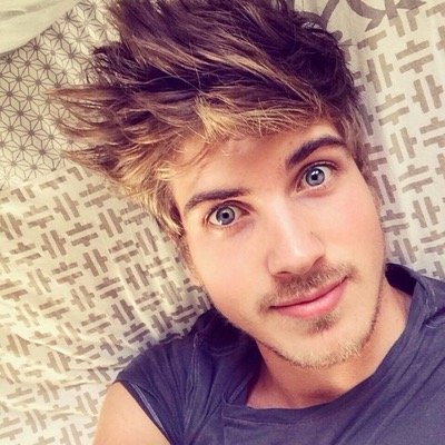 Hi! I am a Joey Graceffa fan! Follow if you are too! I'M NOT ACTUALLY JOEY.