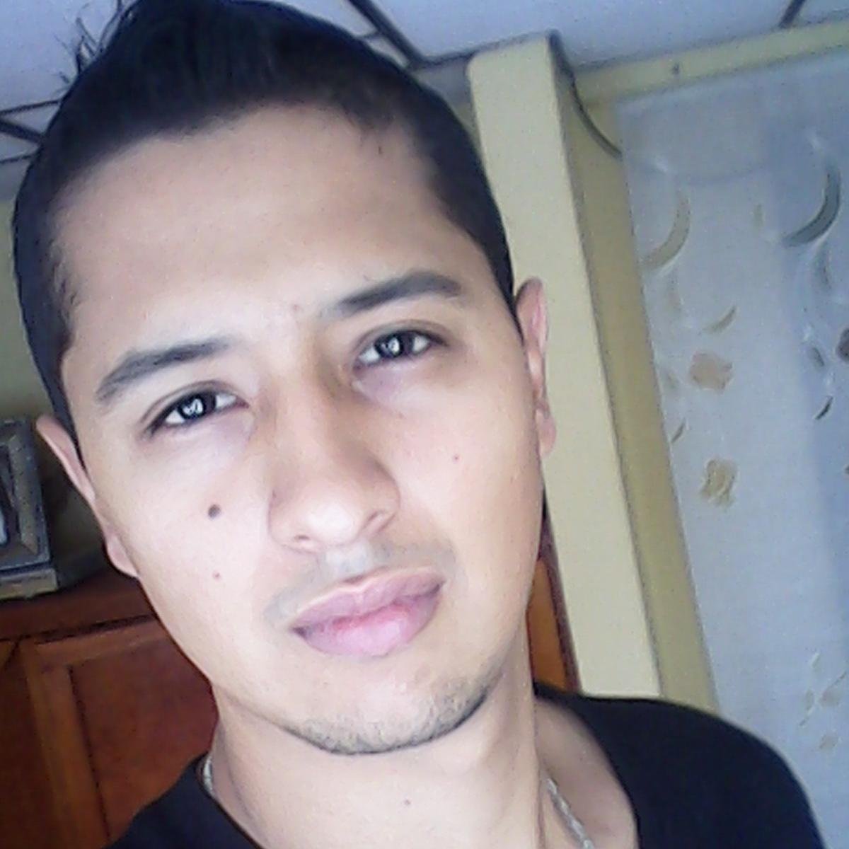 AlejandroKilua's profile picture. Me preocupa lo que no te oigo decir.