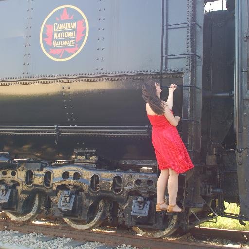 katholantern's profile picture. Lover of glamour shots and dad rock.