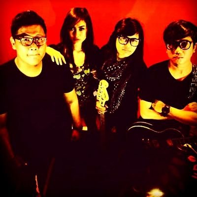 foni (voc ) tuye ( gitar/voc 2 ) darz ( bass/voc 1 ) andri gonk ( drum )  zingga_band@gmail.com 081241591850