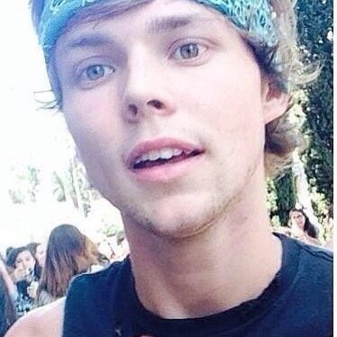 follow @nightdriveirwin