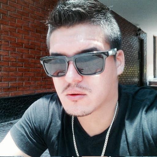 renzotejadach's profile picture. Fotógrafo de bodas, eventos sociales y de sesiones fotográficas en estudio y exteriores.