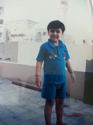Single/30thAug/talk me on bbm n on whatsaapp 0528024490/ not a kid as shown in dp
