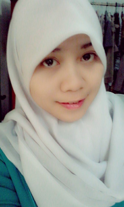 i'm is a lovely girl and funny. .
my friends usually say I a sweet girl ^_^
