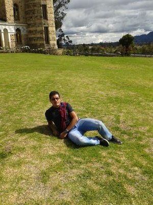 Bogotano,cosas que me apasionan y me hacen luchar con moral mi familia un buen rock y mi santa fe del alma ..