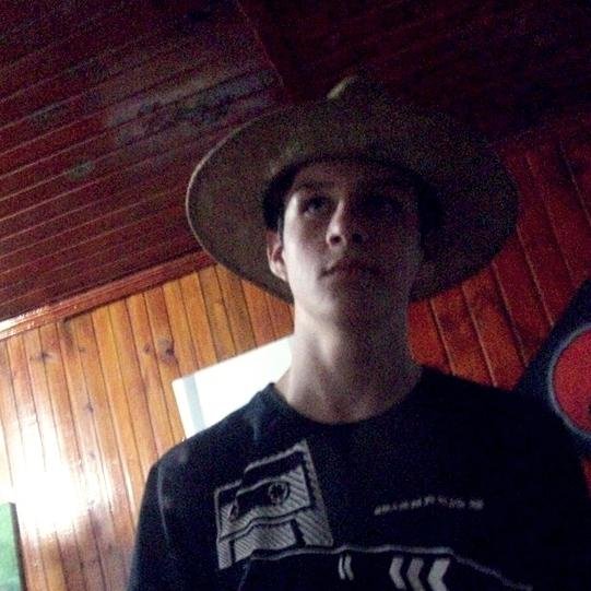 Só aquele que tá chapeleando por ai em busca de algo que faça sentido.