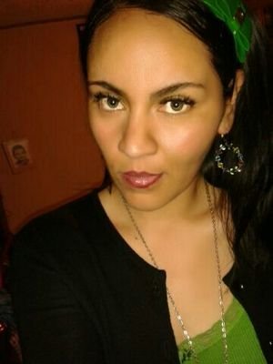 Sencilla y Timida pero ya que agarro confianza soy muy @legre y divertida, eso si soy muy buena amiga... me encanta @GloriaTrevi... y obvi le voy al Cruz Azul!!