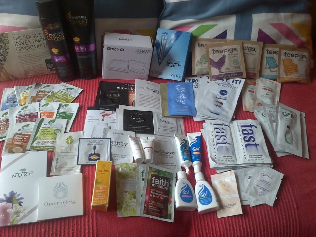 emmsfreebies's profile picture. going into 2019 with the aim to clear my debt and save some money.