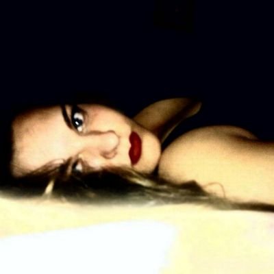 I'm a musician, a singer and a business administration student. I'm part of a pin up choir, I've a band alternative rock called VìSarèe with songs written by me
