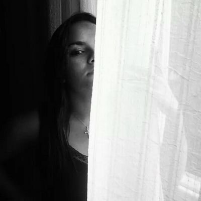 18 anos, estudante de Direito, meio cantora e muito louca, flw vlw :*