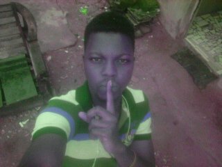 Am me.I love my life nd my babe nd everYbody around me nd I love fashion. Becoz fashion is my life nd am fashion