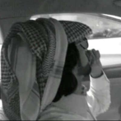 عتيبي وآصيح بـ عٰالي آلصوٌت للعتبآن ... معآليق قلبي صآدق آلود يجذبهـآ ..