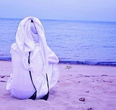 ‏‏‏‏‏‏ ‏-

بعيد عن عينيّ ! لكن عن بإلي م يغيب  . ‏