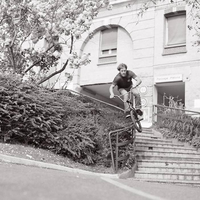 azizabdel9's profile picture. 