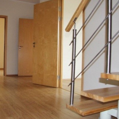 Pārdodam un izīrējam nekustamos un kustamos īpašumus.
Dzīvokļi, privātmājas, apbūves un lauksaimniecības zemes, komercobjekti, kokapstrādes un šūšanas tehnika.