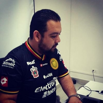 Diseñador Gráfico, León Negro y trovador. Noticias e información. Bohemio de afición.