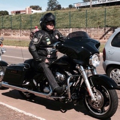 Propagandista e um grande apaixonado por motos... Sou motociclista...