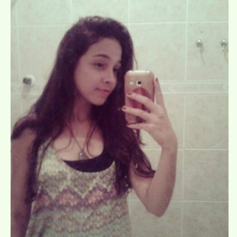 O amor é o que nos faz um. /Instagram: @daninegromonte__
