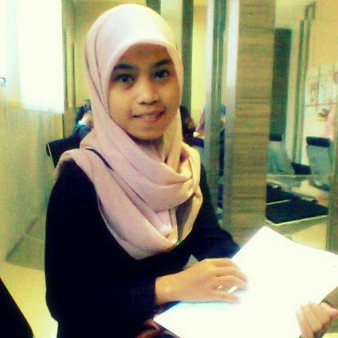 female university student IAIN Ponorogo || faculty economi islam || lanscaping, painting || be successful.