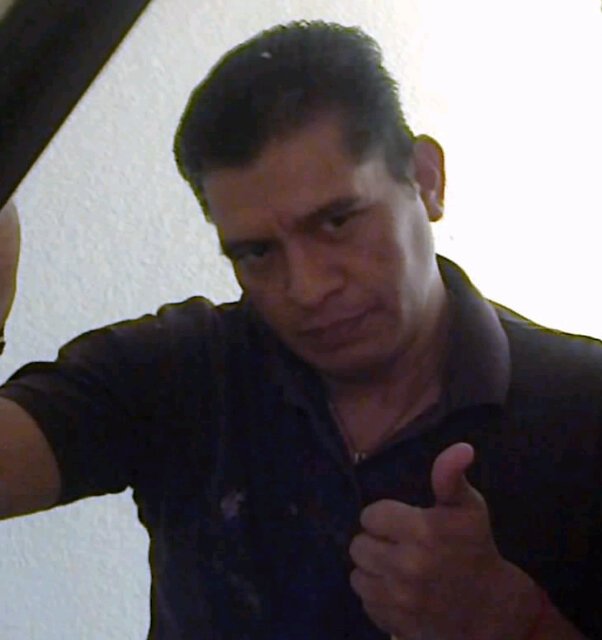 Un gran hombre demuestra su grandeza por el modo en que trata a los que son o tienen menos que él.....\(^_^)/