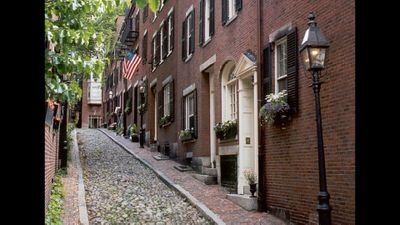 Premier Real Estate brokerage in Boston, MA. Serving from the Islands to Berkshires! Tweeting all things real estate, mortgages, construction & management.