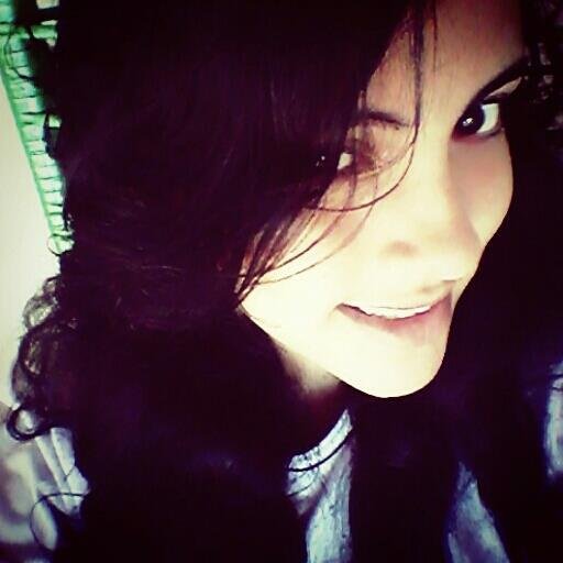 α мєnιnα qυє тє єncαnтα, α мolєcα qυє тє fαѕcιnα... є α мυlнєr qυє тє єnloυqυєcє '