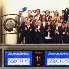 Socius is een exclusieve businessclub voor directeuren en decision-makers in Noord-Holland.
Ons credo is “iuncti fortiores sumus” (samen staan we sterker).
