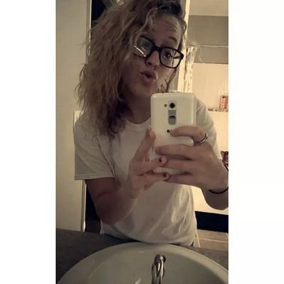 pshawellllll's profile picture. smile your beautiful