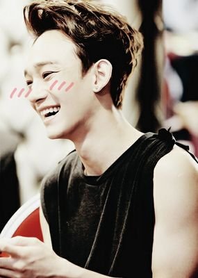 คิม จงแด คนหล่อไงครับ อยากรู้จักมหาทักมาหานะ .ยิ้มกว้าง.