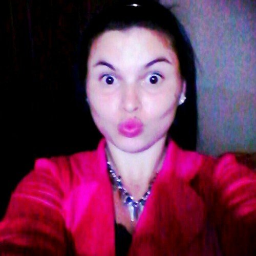 Estudiante de gastronomia :)..gracias a dios naci cerrista, tengo una hermosa flia y excelentes amigos/as a quienes amo..soy muy feliz con todo loq dios me dio