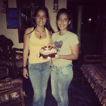 Hola soy rosmeri y mis amigos me dicen .Rosme o Ros:*me gusta bailar, comer helado, bromear con mis amigos e ir de shopping soy cm soy y nadie me cambia ... !!