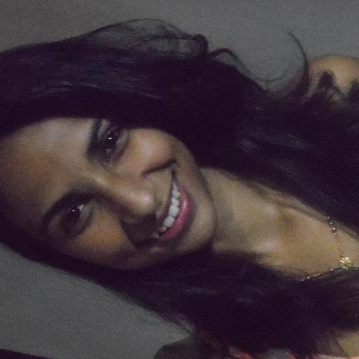 Universitária, que procura transformar as coisas simples em felicidade, me expresso com o silêncio, pois as palavras não expressam verdadeiramente o que sinto!