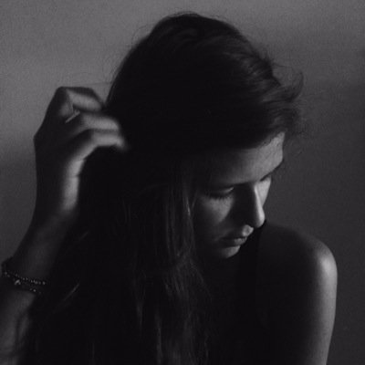 14.Tanta vergüenza es odiosa.Demasiados miedos.Obsesión por mi pelo.Me drogué con promesas.Voy a ser tu pesadilla de noche y de día.Sonrío por compromiso.7