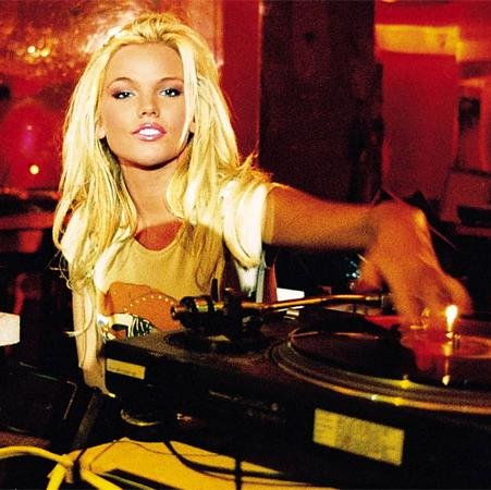 JennieLaurenn's profile picture. Take on everyday with a smile! DJ / Radiohost based in Miami